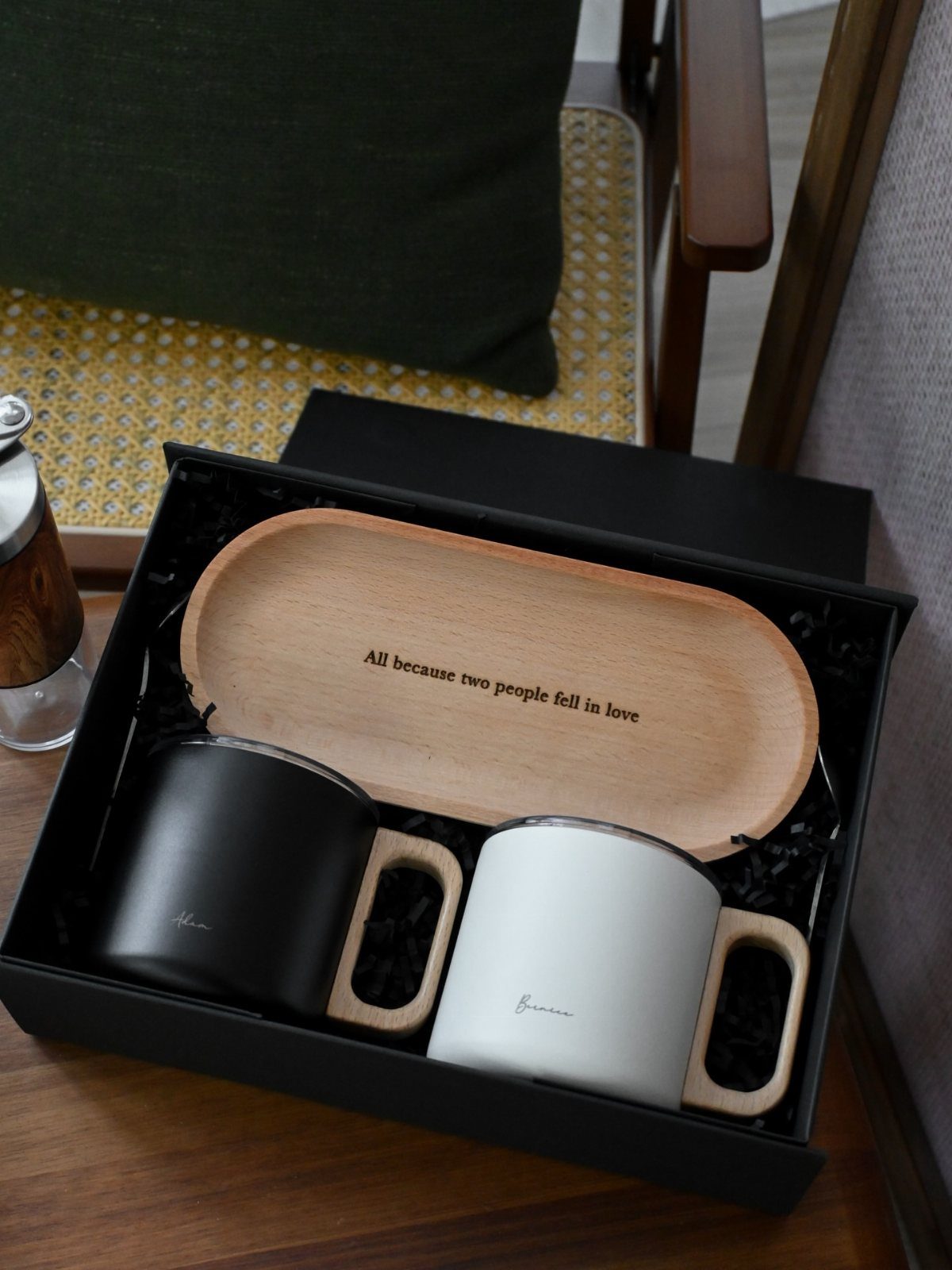 Black and white ceramic mugs with wooden handles in a gift box with tray.